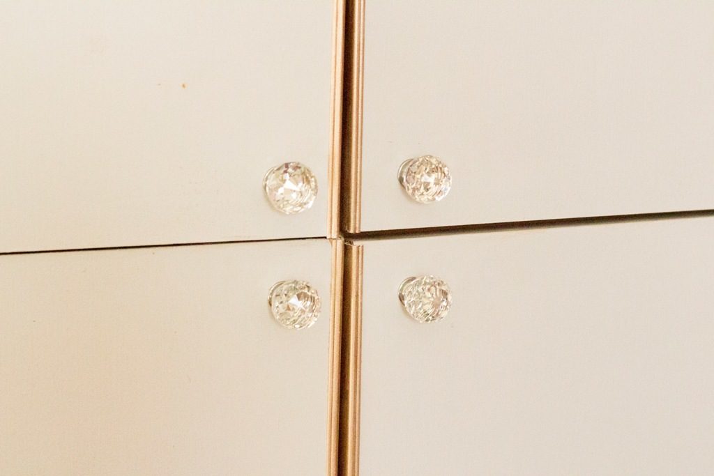 Listwy pomalowałam na kolor złoty.