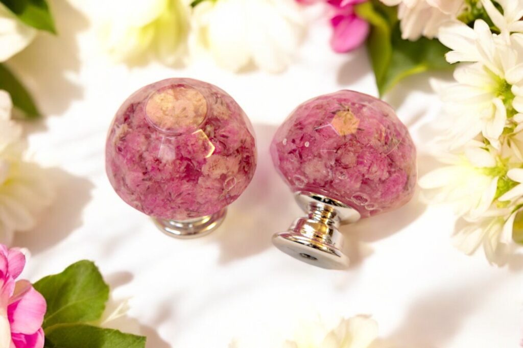 gałka meblowa, żywica, suszone kwiaty