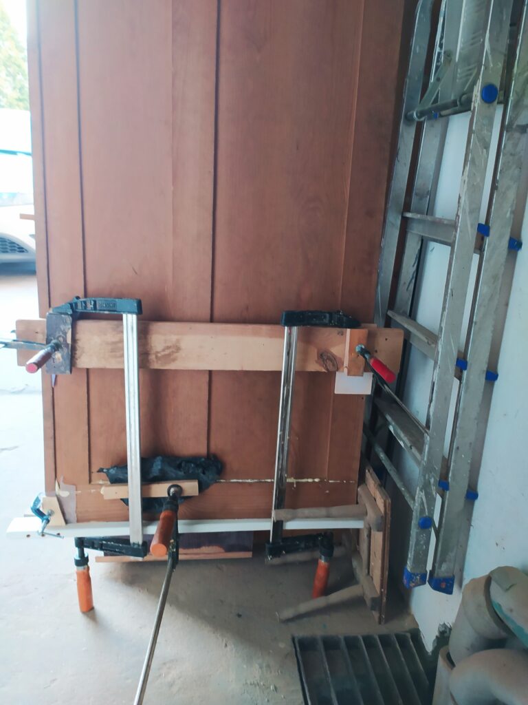 Tylna ścianka klejenie