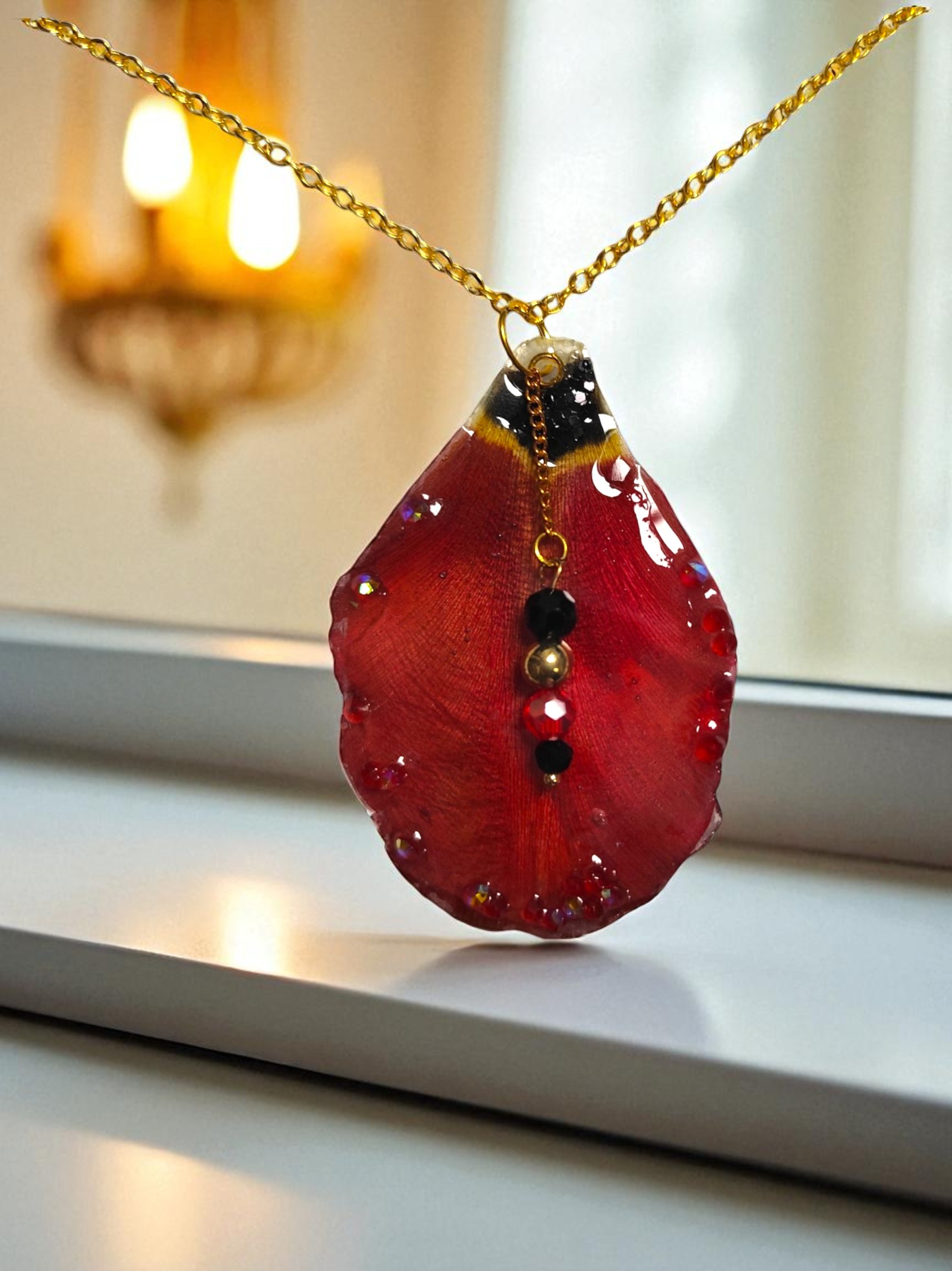 white-Photoroom (5) zawieszka z żywicy płatek tulipana